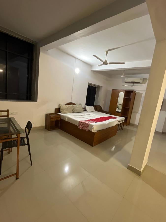 Tower 21 Regency Hotel Kochi Exterior foto