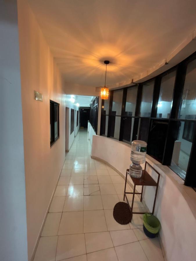 Tower 21 Regency Hotel Kochi Exterior foto