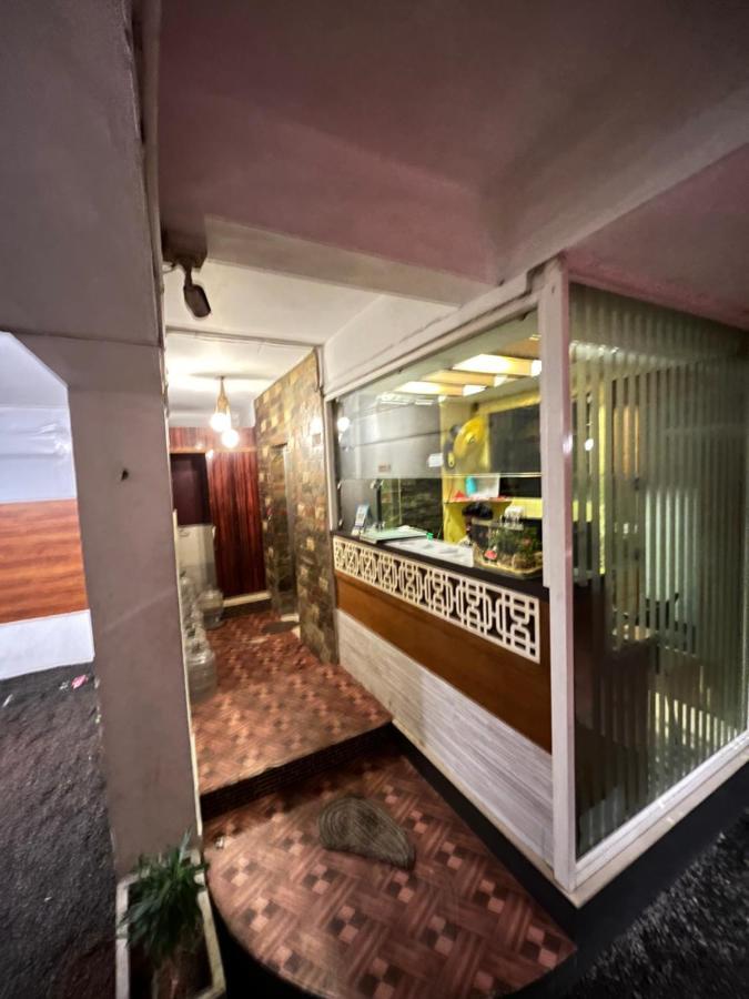 Tower 21 Regency Hotel Kochi Exterior foto