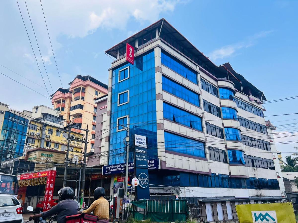 Tower 21 Regency Hotel Kochi Exterior foto