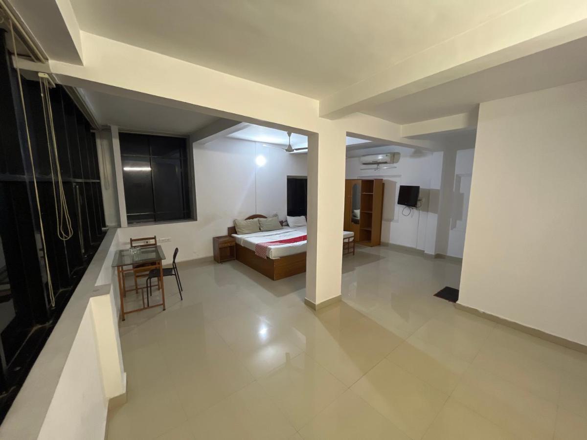Tower 21 Regency Hotel Kochi Exterior foto